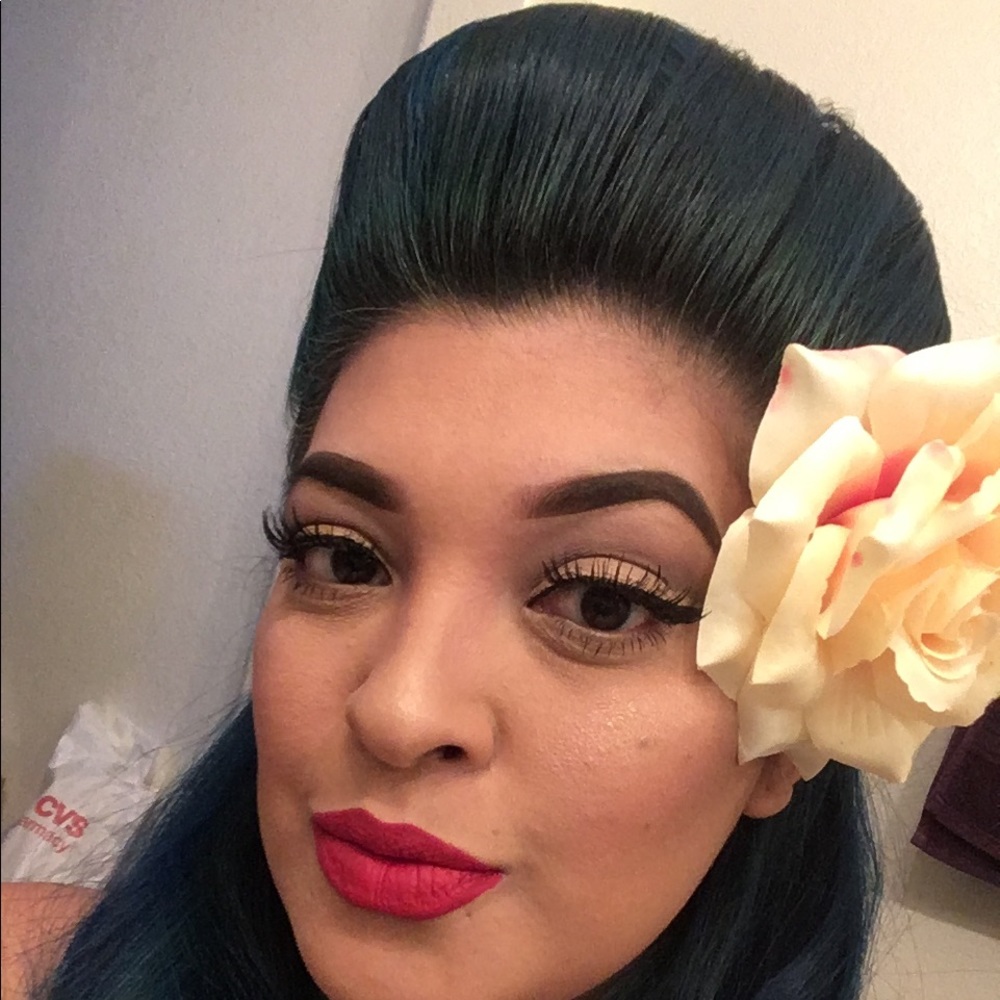 Meet your Posher, Perla